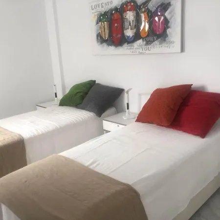 Sleeps 4 Near Lejlighed *