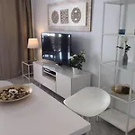 Sleeps 4 Near Διαμέρισμα *
